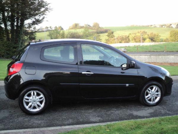 2007 RENAULT CLIO 1.2... LONG MOT AND TAX.... MINT CONDITION...