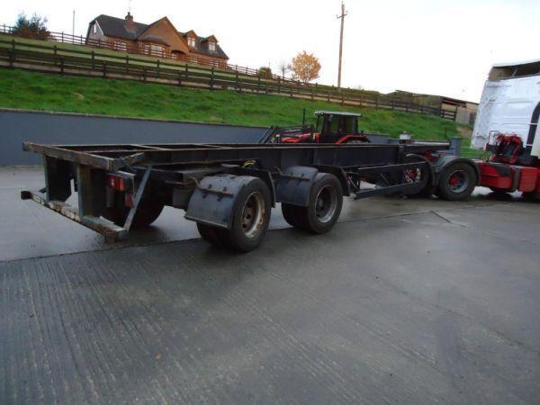 2004 34 foot rear steer trailer
