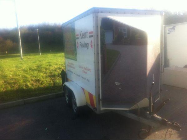 Twin axle Towvan box mint condition 8feet by 5 feet £ 950 Ono