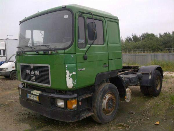 Left hand drive MAN diesel 19.362, 4 x 2 Trailer head / Tractor unit, On springs. Year: 1989