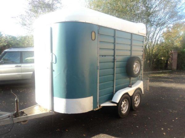sinclair horse trailer/box.tow horse trailer,1988,front and rear loading,partisions,very good condti