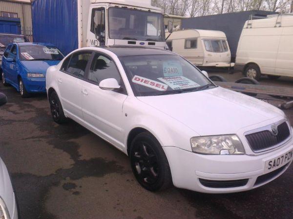 2007 skoda superb classic 100, 1.9 tdi 4 door saloon long tax and mot (white the best colour)