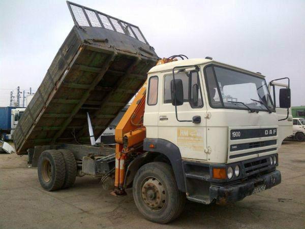 Left hand drive DAF 1900, 19 ton tipper lorry with 5 ton crane. On springs suspension. Year: 1993