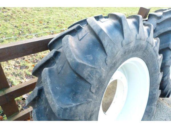 Michelin Agribib Tractor Tyres 16.9X38 and 14.9X24 on New Holland Rims
