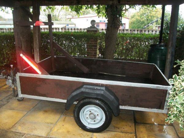 TRAILER SINGLE AXLE 7.6FT X 5.9FT CARRYING AREA