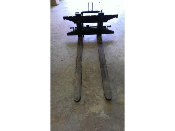 Tractor 3 point linkage forklift heavy duty with extra long 4.5 foot forks
