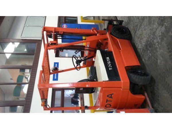 Toyota 2000kg capacity forklift with side shift. Not Hyster, Yale, Nissan