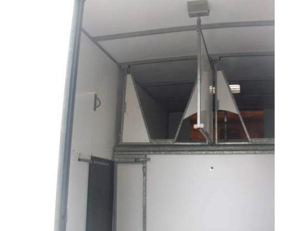 truck transporting two horses renault master 2.5 dci 150 cv