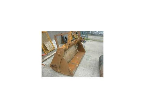 JCB 3CX FRONT BUCKET (4 IN 1) C/W FORKS IN VERY GOOD CONDITION
