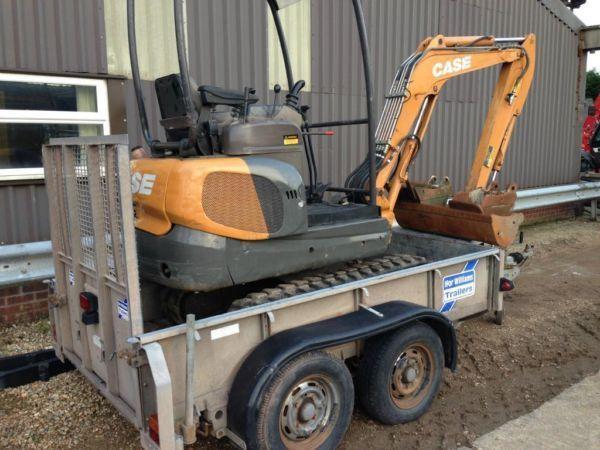 used Case 1.6 ton mini digger with plant trailer