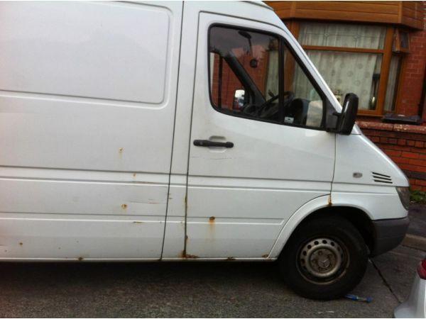 mercedes Sprinter for sale. its drive superb very nice engine. very cheap insurance.