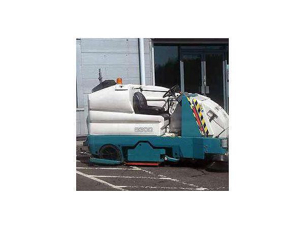 TENNANT 8300 Sweeper for sale