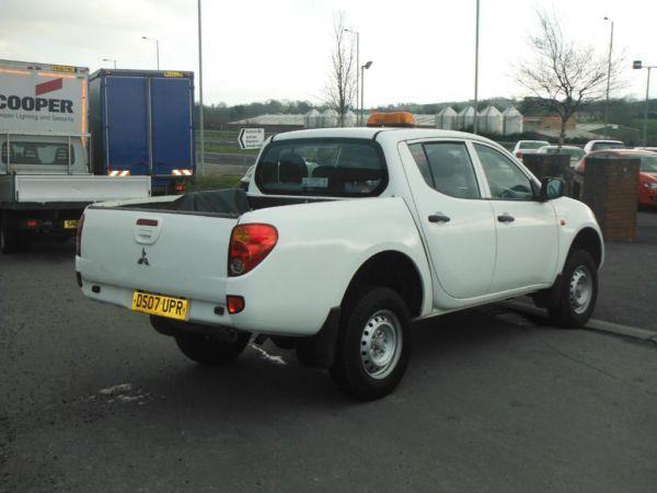 07 mitsubishi L200 double cab pick up 60000 miles excellent condition inside and out never towed