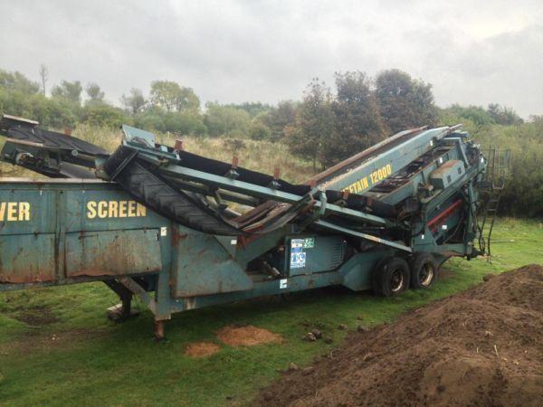 2000 powerscreen chieftain 1200D very low hours