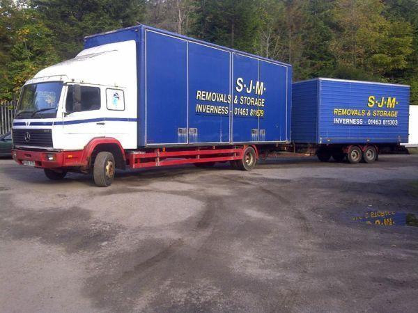 MERCEDES 1317 DOUBLE SLEEPER CAB. 26FT BOX VAN WITH SIDE DOORS. C/W YORK 16FT CLOSE COUPLED TRAILER.